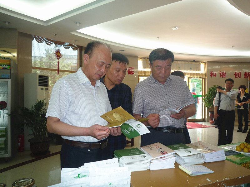 新疆商务厅党组书记夏广泰、副厅长李建杰一行到我沙迪克公司调研考察